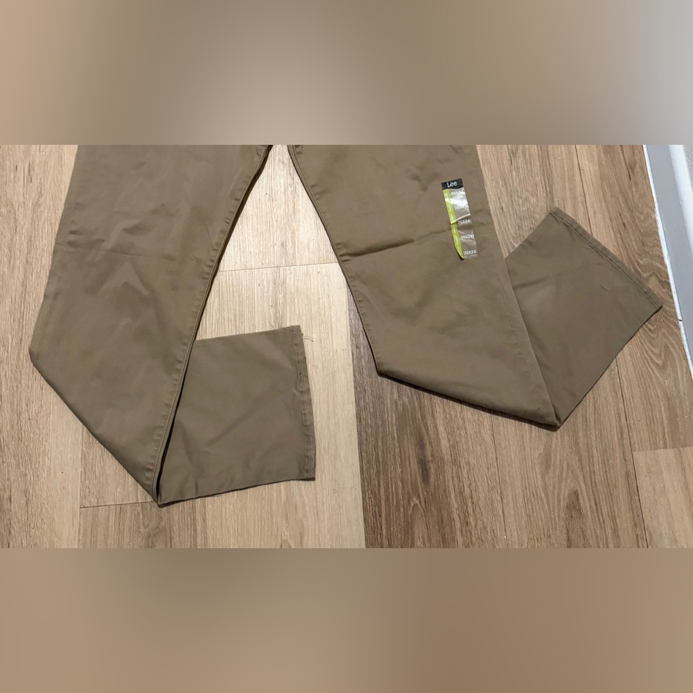 Lee Men’s Extreme Motion Straight Fit Tapered Leg Tan Pants size 36x34 NWT - Picture 2 of 6